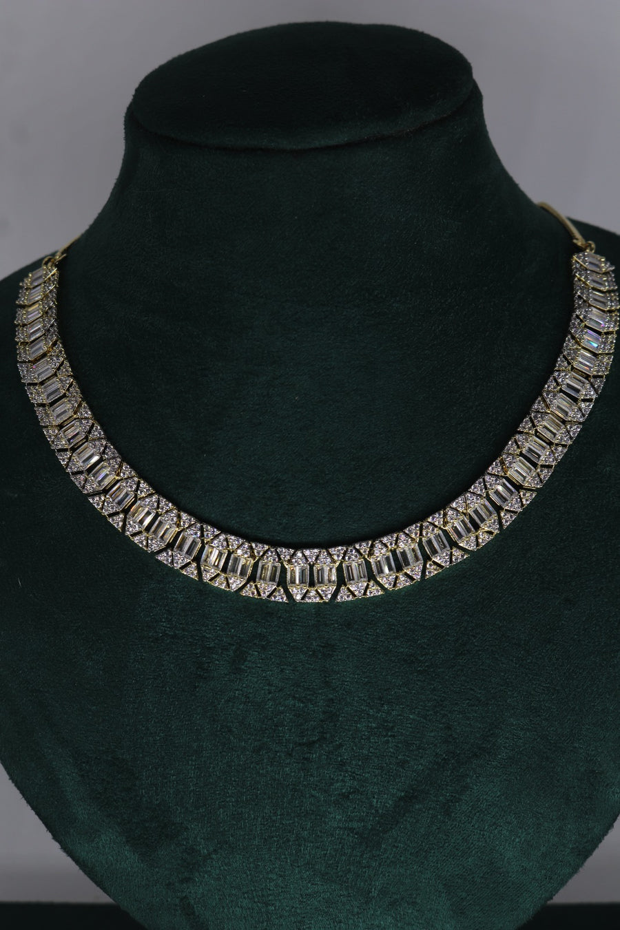 Almas Collar Necklace Set