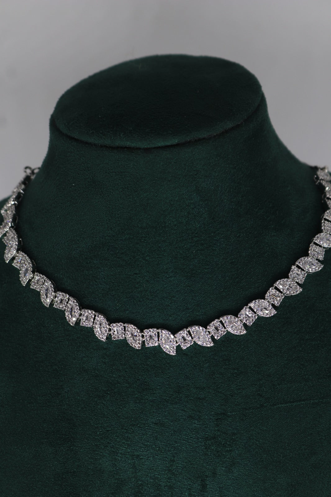 Adaa Collar Necklace Set