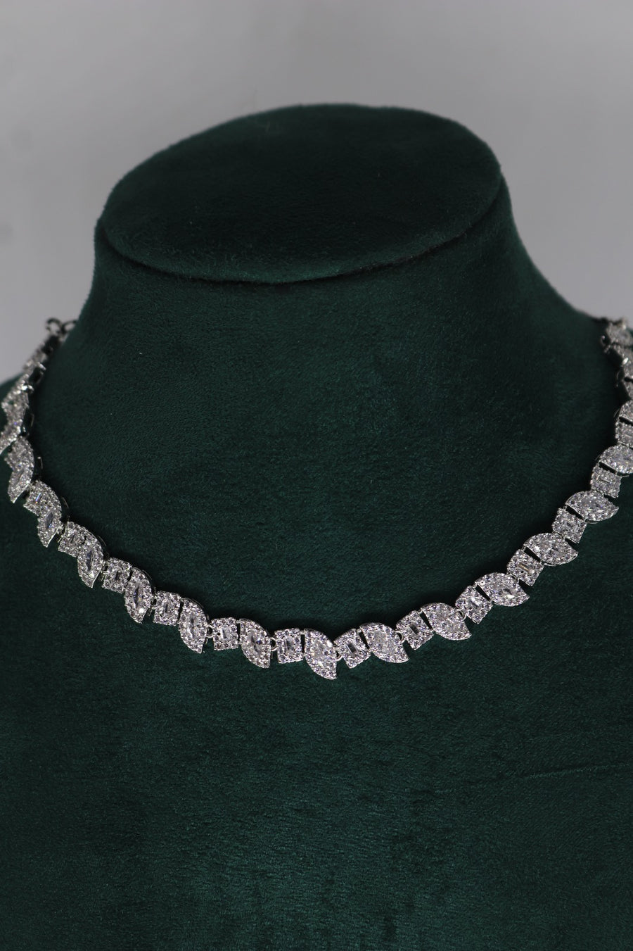 Adaa Collar Necklace Set
