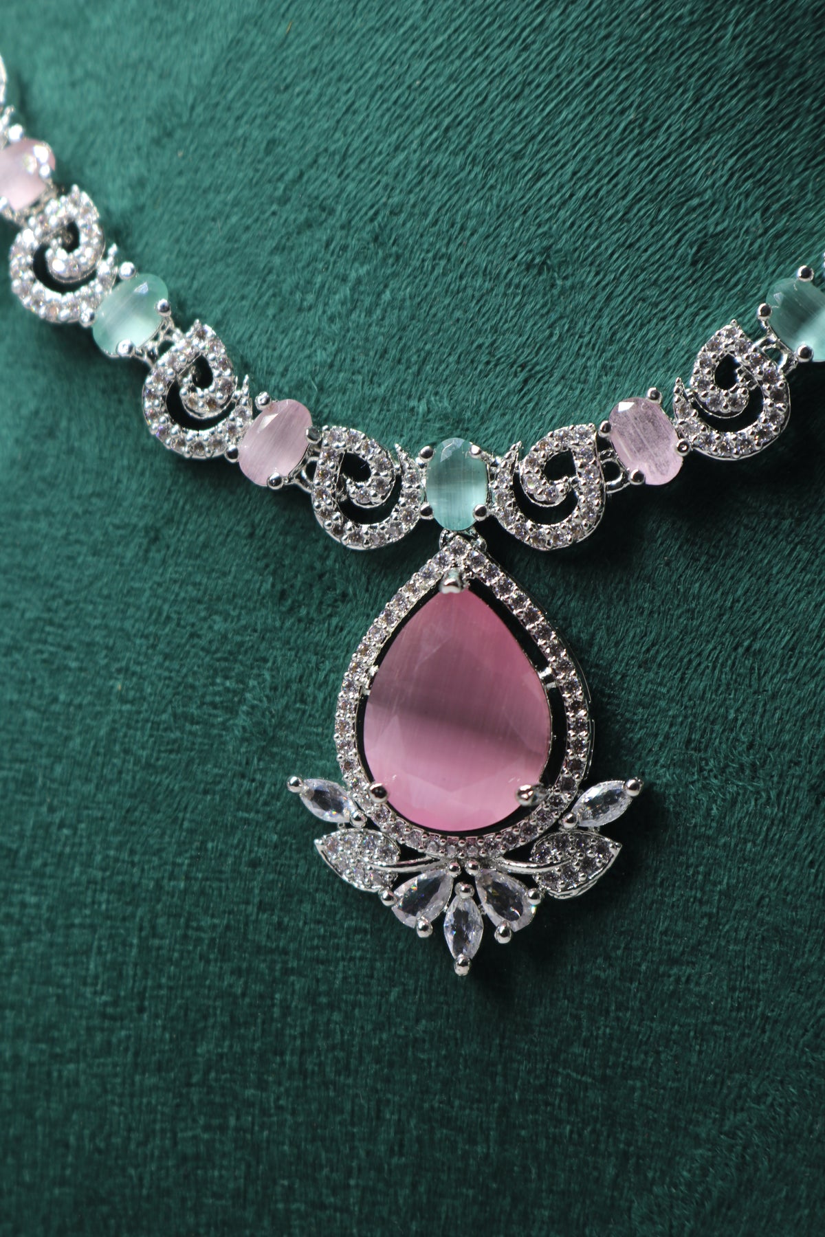 Swan Lake Necklace Set